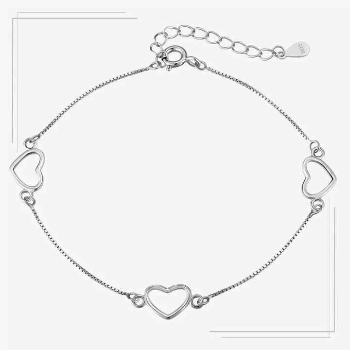 Brățară delicată din argint cu elemente în formă de inimă – B49 – Design elegant de la Masiri.ro