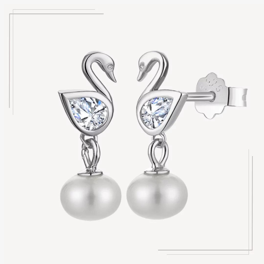 Cercei din argint în formă de lebădă cu perlă și zirconiu - C70 – Design elegant de la Masiri.ro