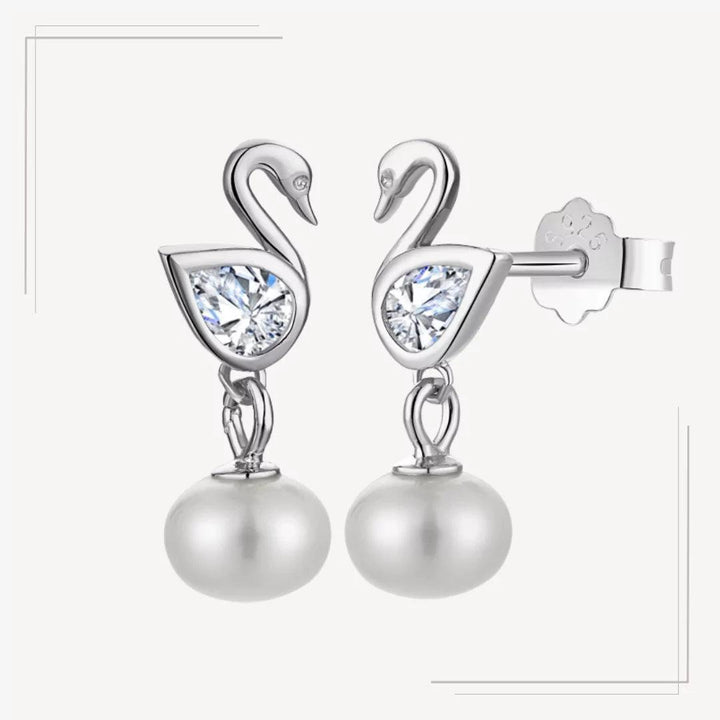 Cercei din argint în formă de lebădă cu perlă și zirconiu - C70 – Design elegant de la Masiri.ro
