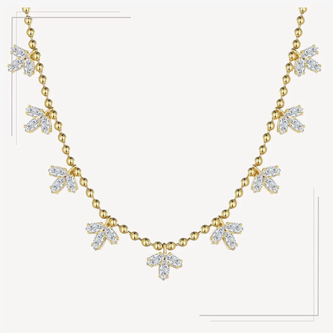 Colier din argint placat cu aur si charm-uri florale strălucitoare - Abigail – Design elegant de la Masiri.ro