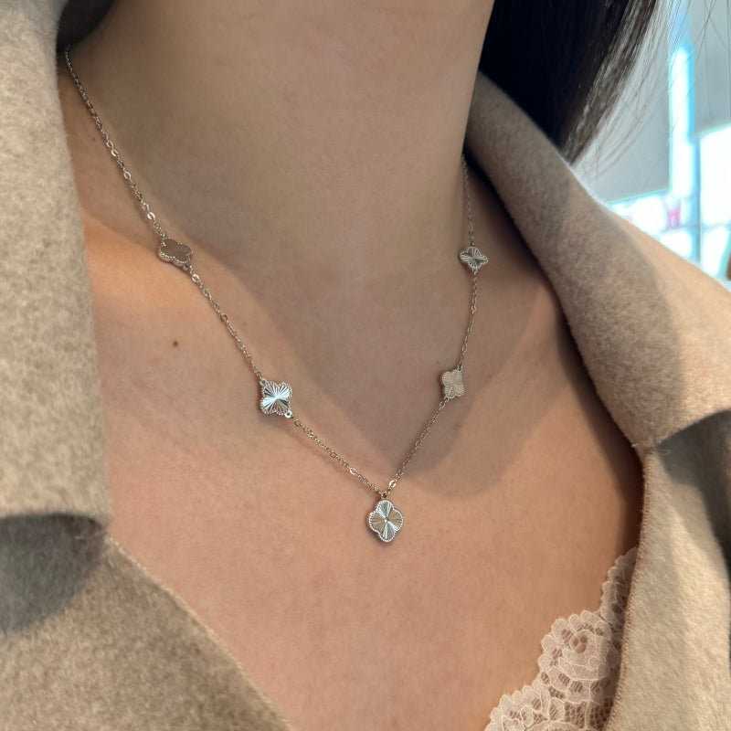 Colier din argint elegant cu elemente în formă de trifoi - Ruby 3