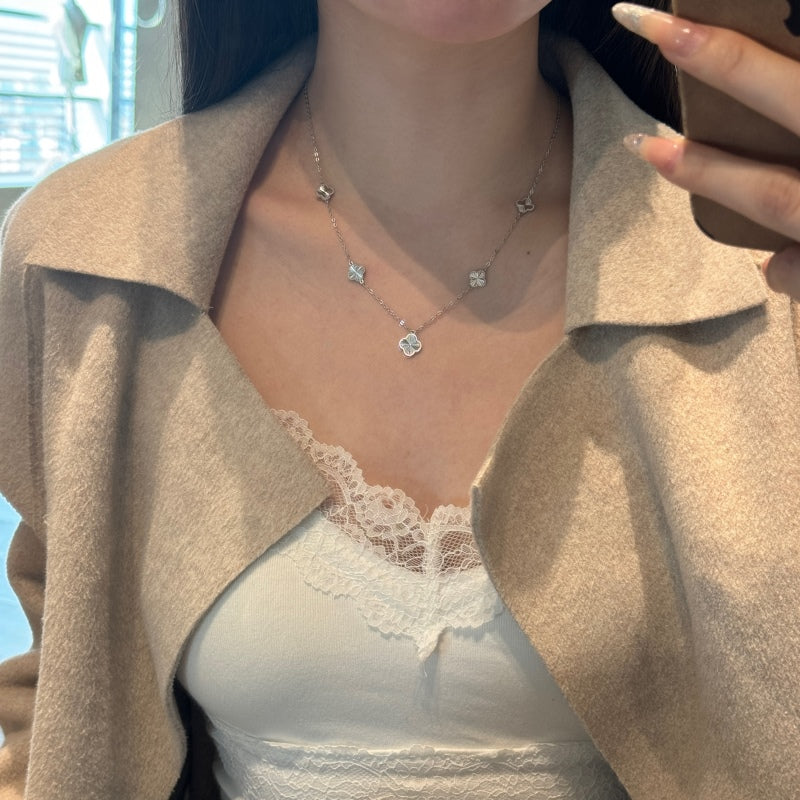 Colier din argint elegant cu elemente în formă de trifoi - Ruby 4