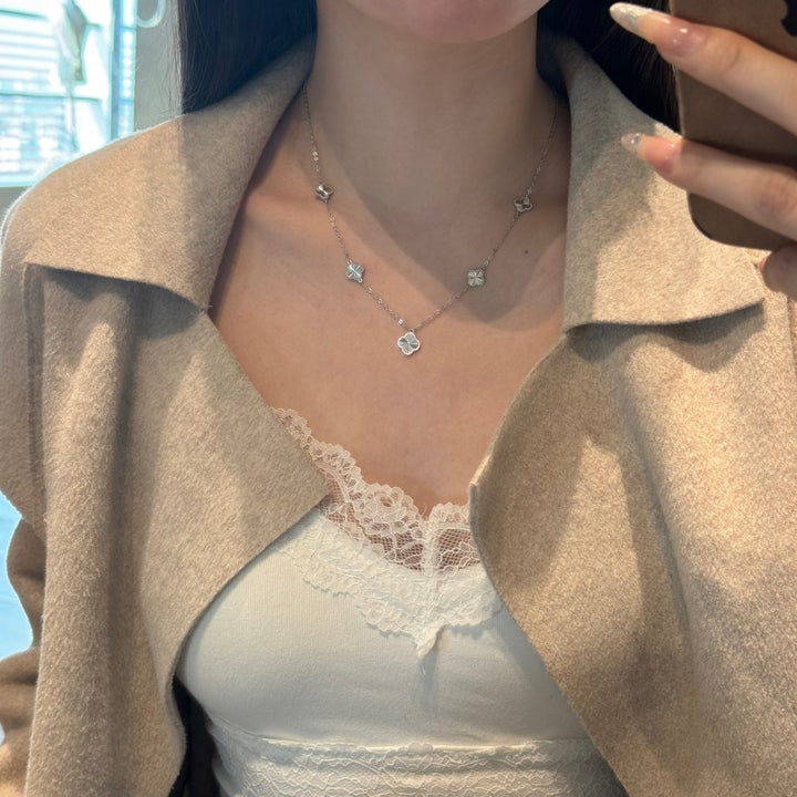 Colier din argint elegant cu elemente în formă de trifoi - Ruby 4