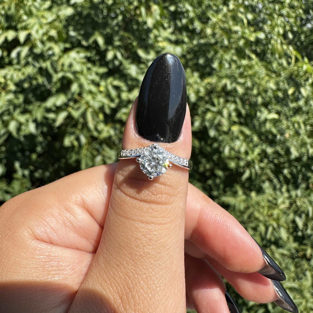 Inel din Argint Diamant cu Moissanite Arrow – IM07 – Design elegant de la Masiri.ro