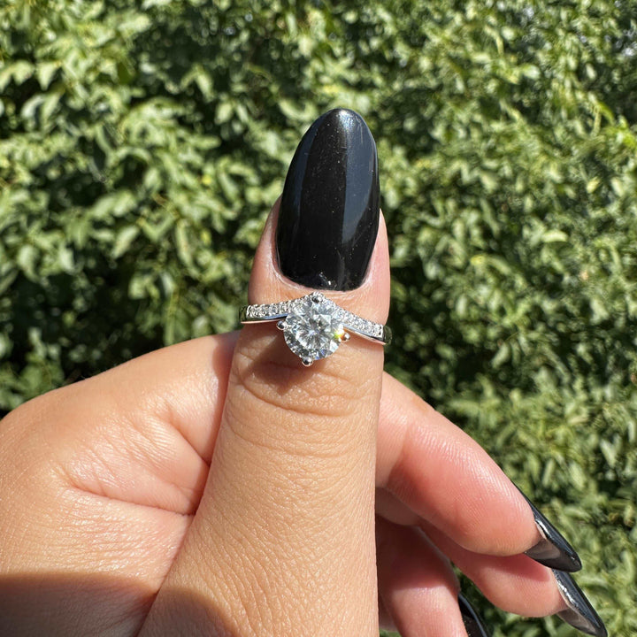 Inel din Argint Diamant cu Moissanite Arrow – IM07 – Design elegant de la Masiri.ro