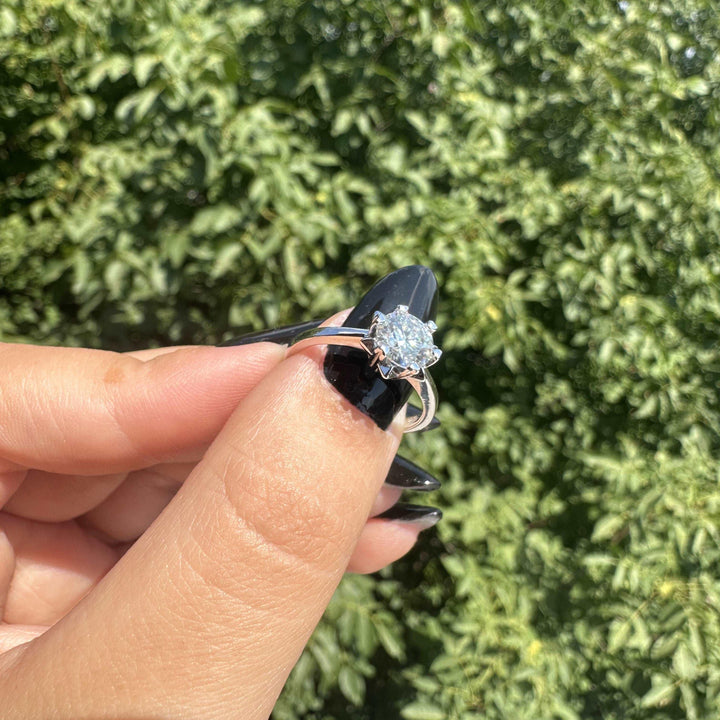 Inel din argint cu diamant moissanite Classic Bloom - IM01 – Design elegant de la Masiri.ro