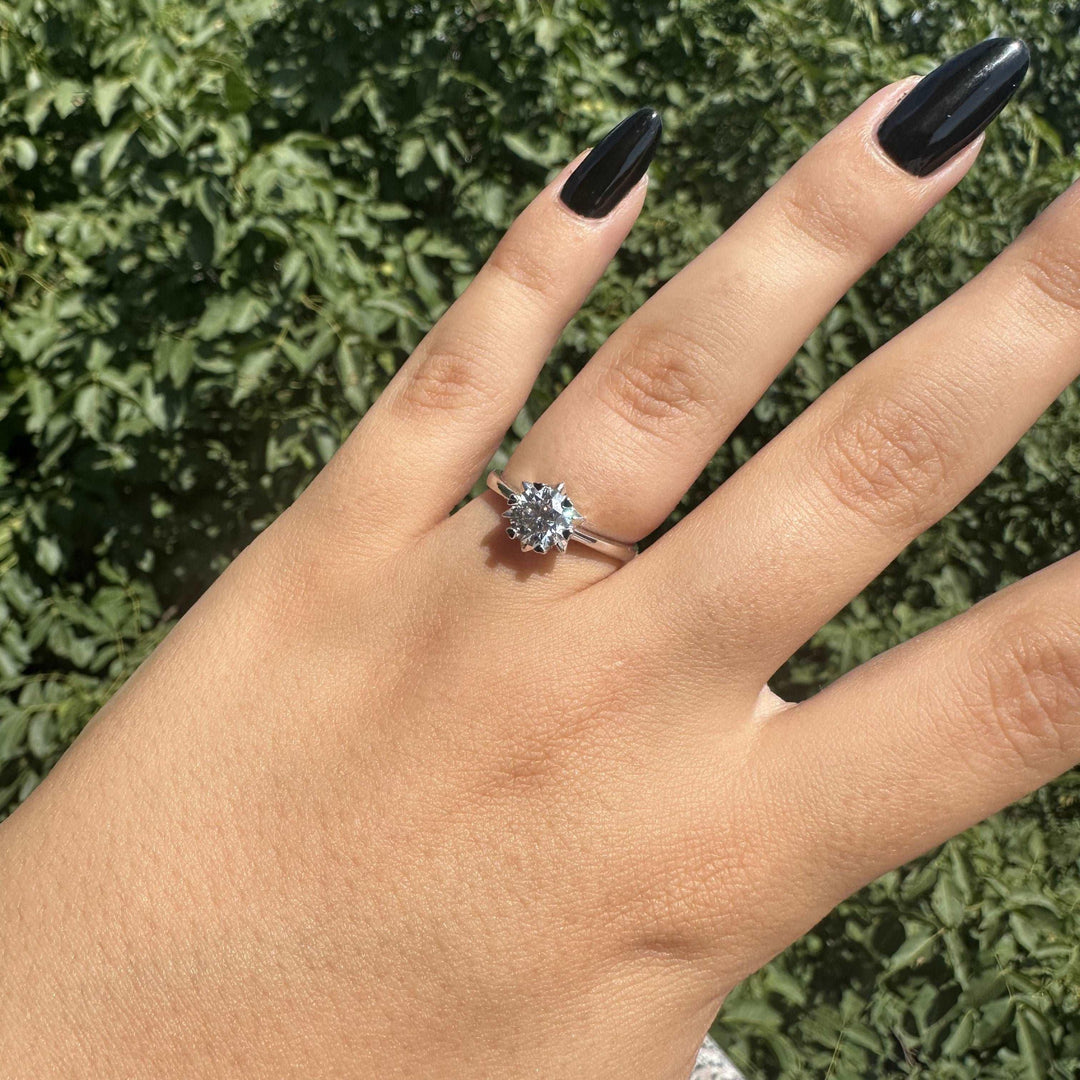 Inel din argint cu diamant moissanite Classic Bloom - IM01 – Design elegant de la Masiri.ro