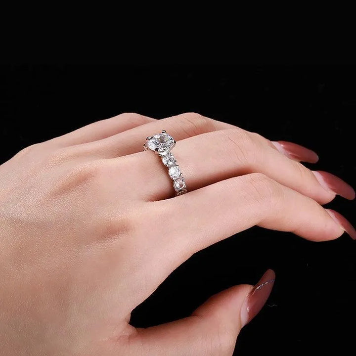 Inel din argint cu piatră centrală și detalii strălucitoare – Anna – Design elegant de la Masiri.ro