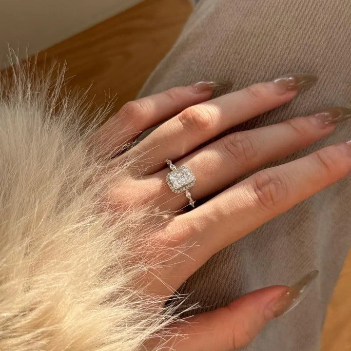 Inel din argint tip solitaire cu zirconii delicate – Brooklyn – Design elegant de la Masiri.ro