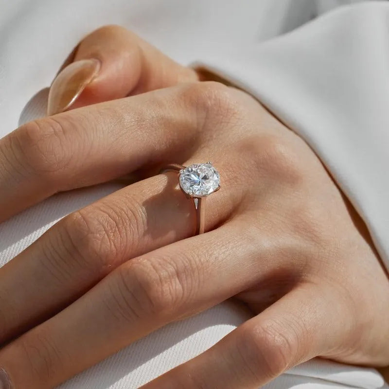 Inel din argint cu diamant Moissanite tăietură clasică – Gabriella – Design elegant de la Masiri.ro