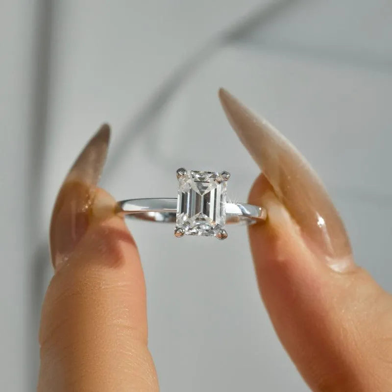 Inel elegant din argint cu Moissanite – Hailey – Design elegant de la Masiri.ro