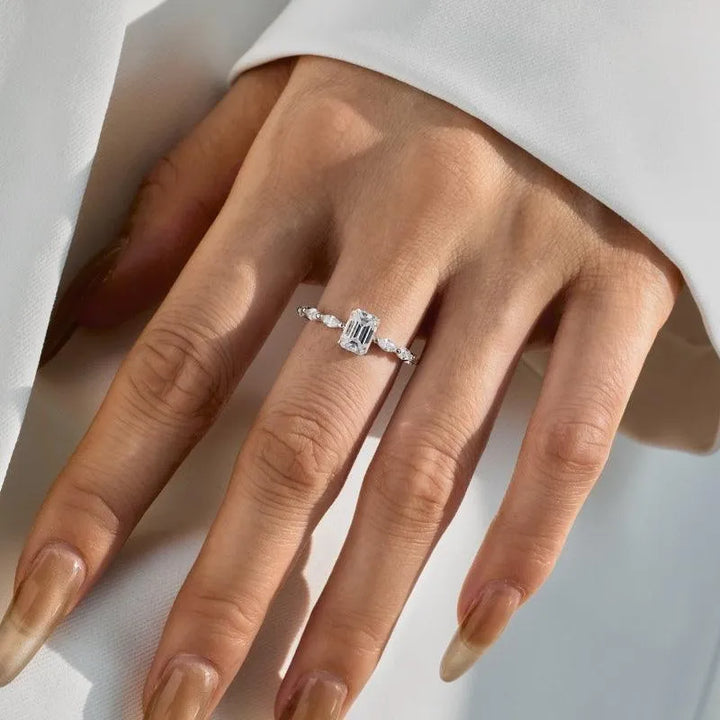 Inel din argint cu diamant Moissanite – Sarah – Design elegant de la Masiri.ro