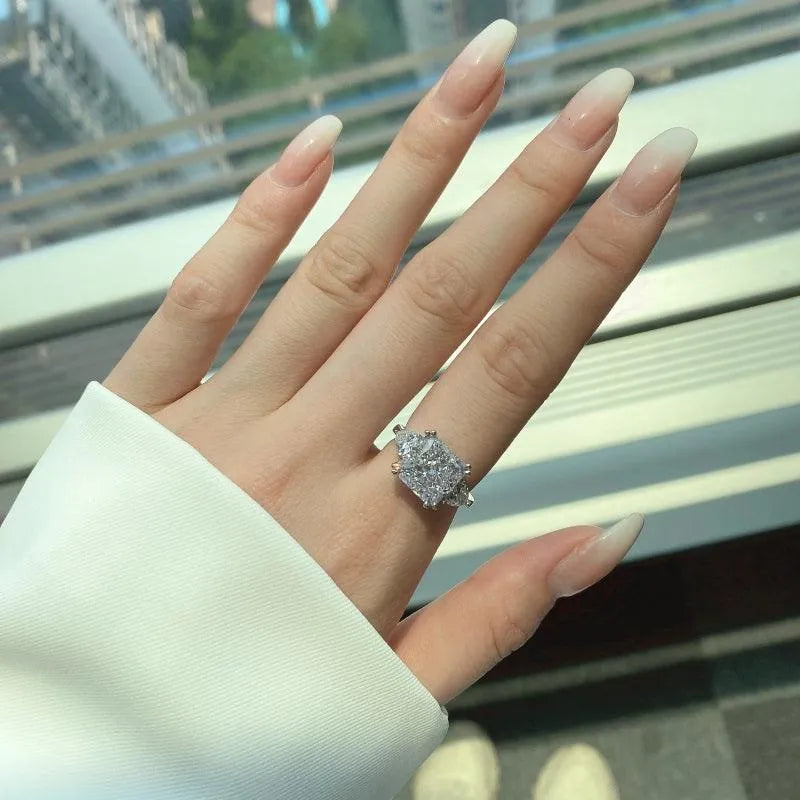 Inel din argint cu piatră centrală tip solitar – Quinn – Design elegant de la Masiri.ro