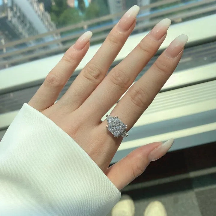 Inel din argint cu piatră centrală tip solitar – Quinn – Design elegant de la Masiri.ro