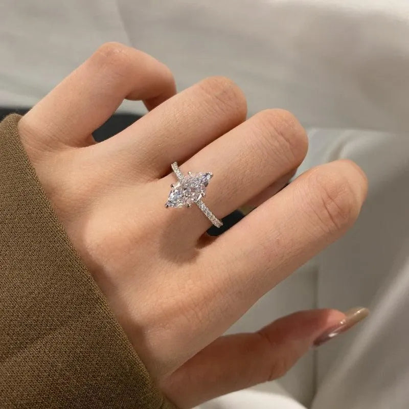 Inel din argint statement cu piatră marquise – Genesis – Design elegant de la Masiri.ro