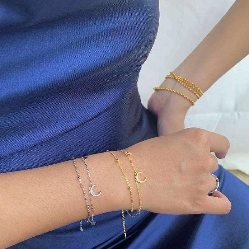 Brățară din argint placată cu aur și charmuri lună și stele - B54 – Design elegant de la Masiri.ro