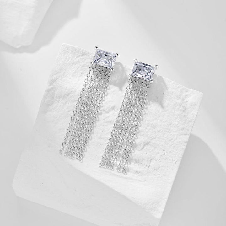 Cercei lungi din argint cu lanțuri fine și zirconiu - Mila – Design elegant de la Masiri.ro