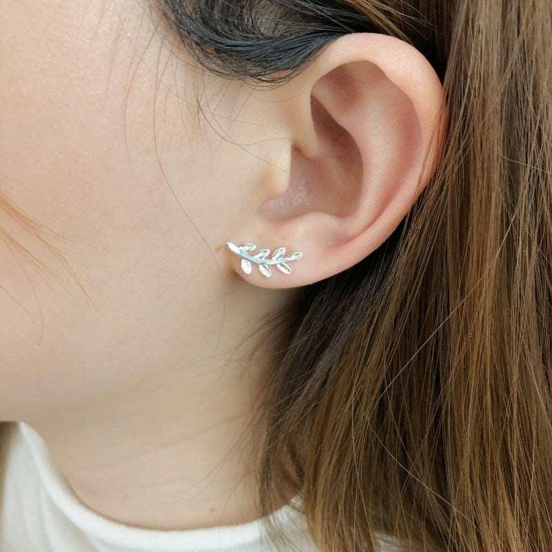 Cercei din argint cu design frunza și detaliu lucios – C64 – Design elegant de la Masiri.ro