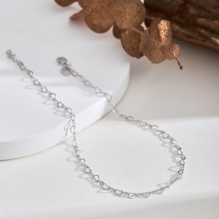 Brățară de gleznă din argint cu detalii fine în formă de inimă – Hearts BG02 – Design elegant de la Masiri.ro