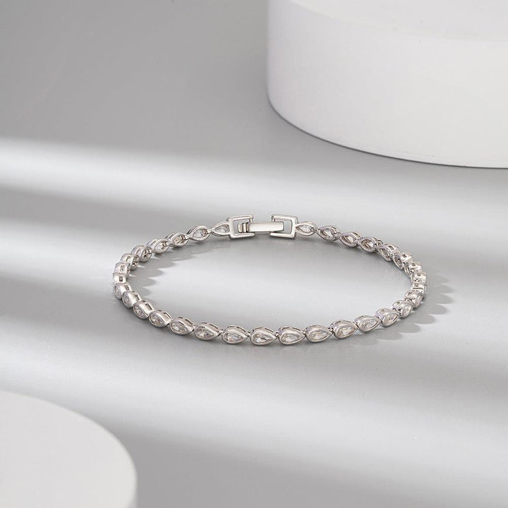 Brățară tennis din argint cu design sofisticat și pietre lacrimă – Tear B76 – Design elegant de la Masiri.ro
