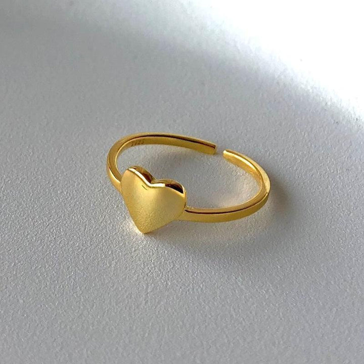 Inel din argint placat cu aur, cu inimă plină minimalistă – I38 – Design elegant de la Masiri.ro