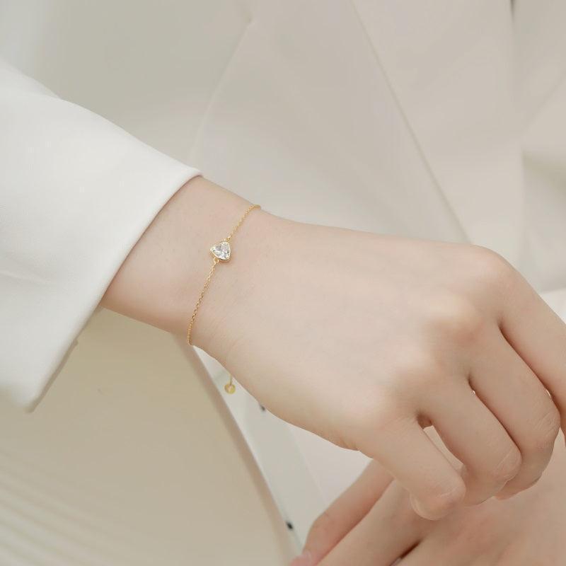 Brățară minimalistă din argint placat cu aur și zircon strălucitor – B45 – Design elegant de la Masiri.ro