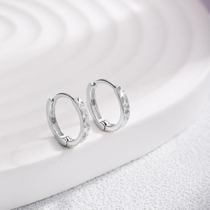 Cercei din argint rotunzi mici cu textură fațetată - C77 – Design elegant de la Masiri.ro