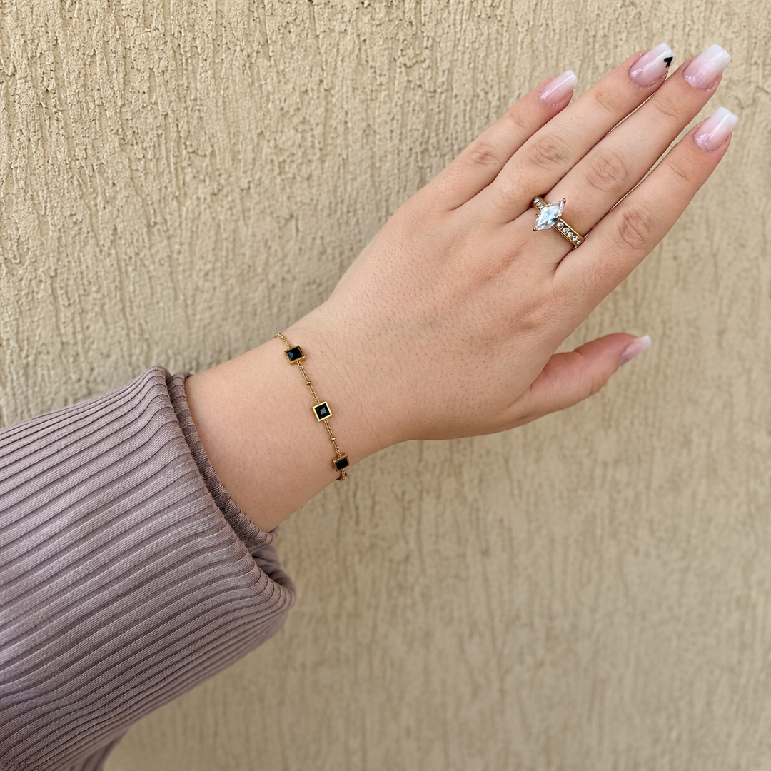 Bratara Gold Black Square2