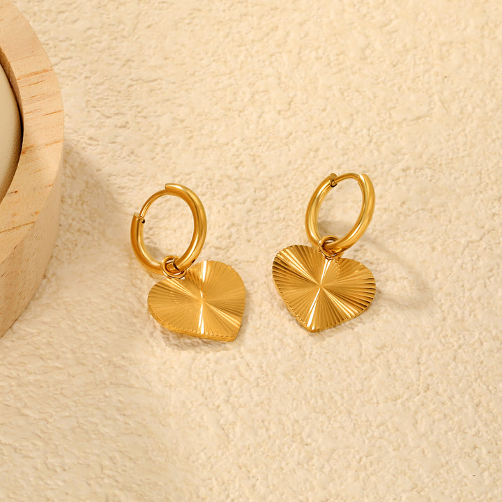 Cercei Gold Heart Glow2