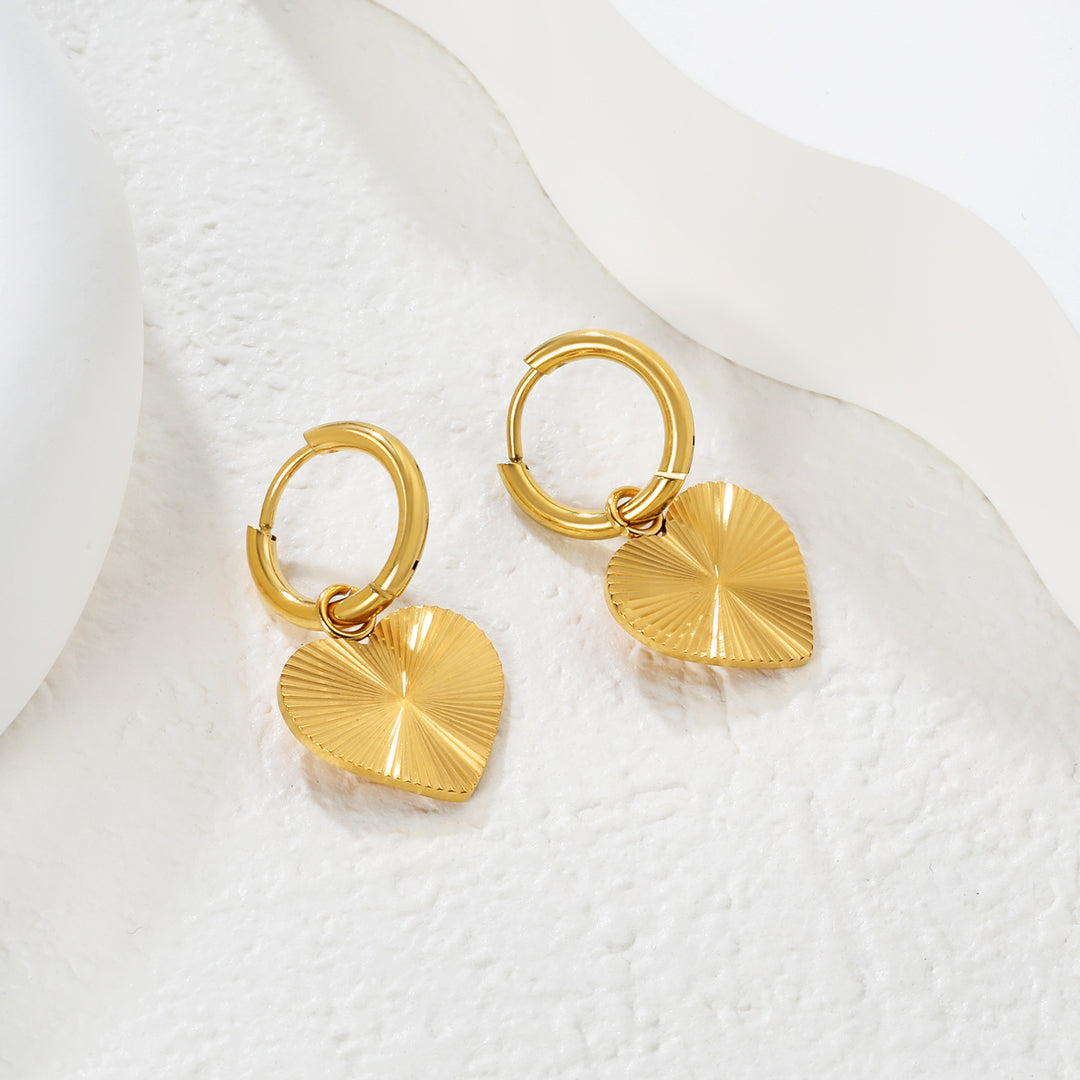 Cercei Gold Heart Glow5