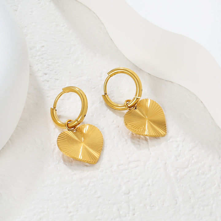 Cercei Gold Heart Glow5