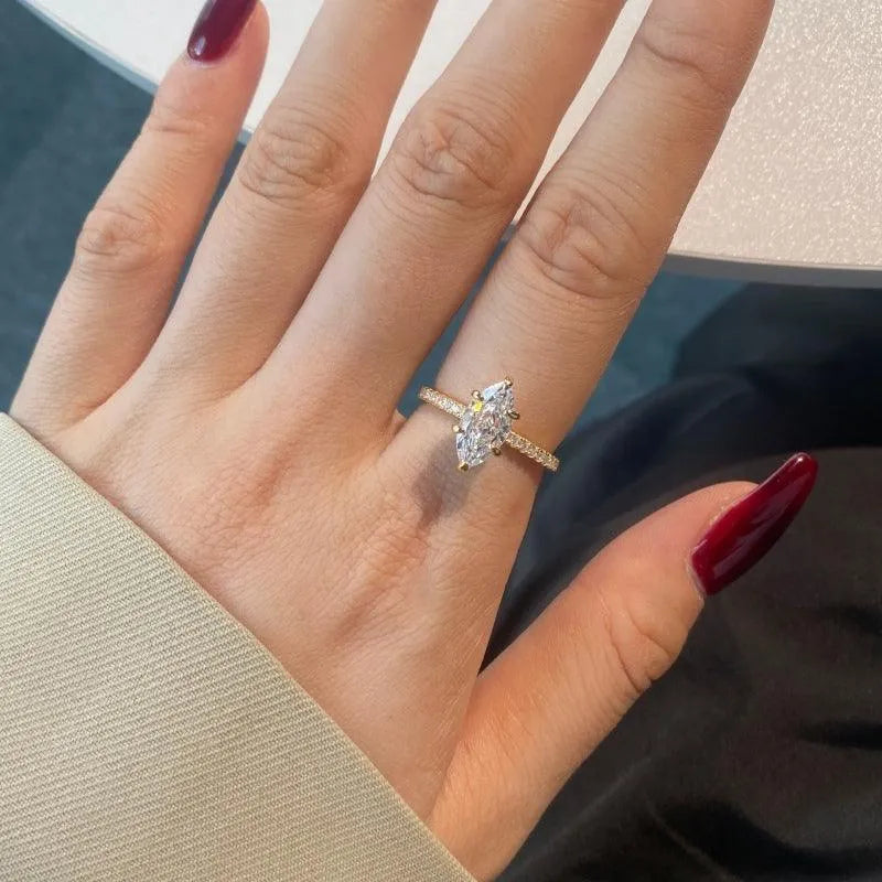 Inel din argint statement cu piatră marquise – Sophie – Design elegant de la Masiri.ro