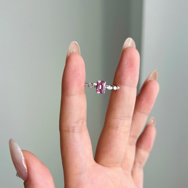 Inel din argint cu piatră centrală roz – Millie