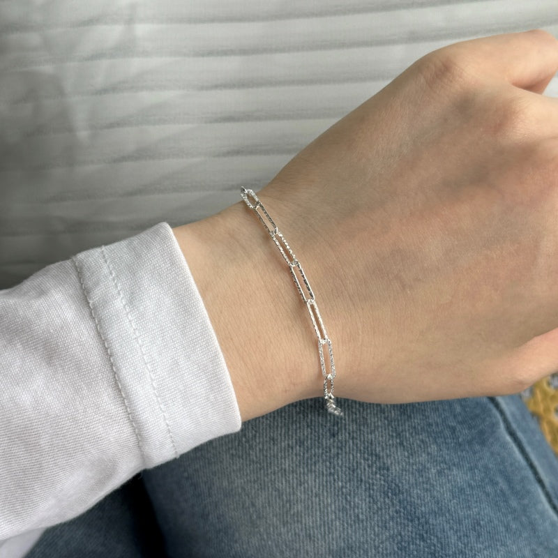 Brățară din argint cu zale texturate tip lanț – Eliza