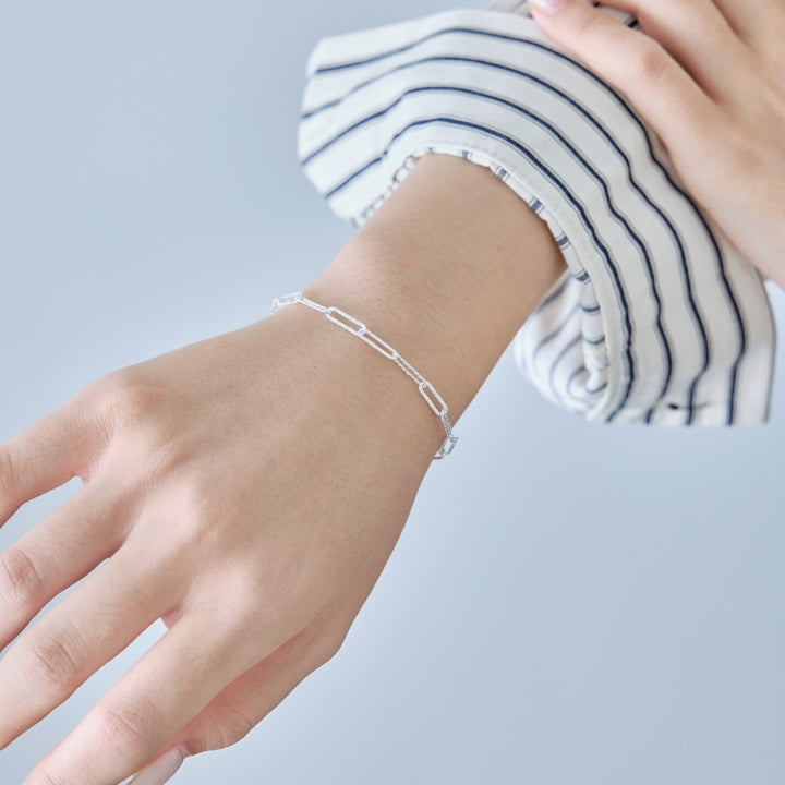 Brățară din argint cu zale texturate tip lanț – Eliza