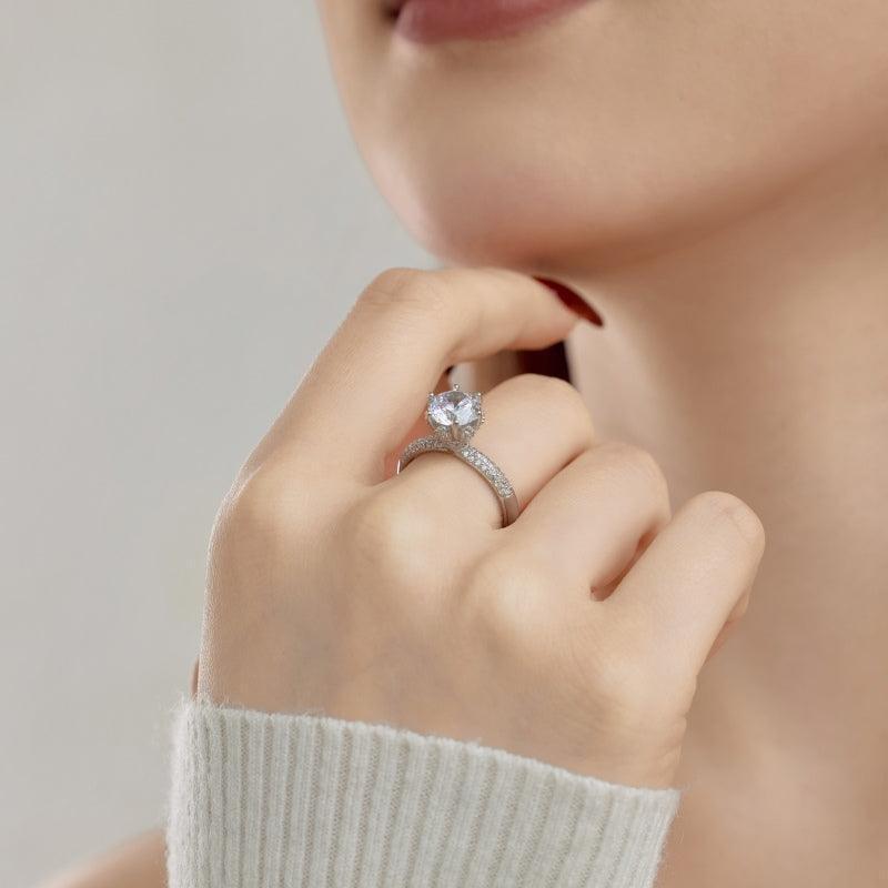 Inel din argint elegant cu piatră stralucitoare – Layla – Design elegant de la Masiri.ro