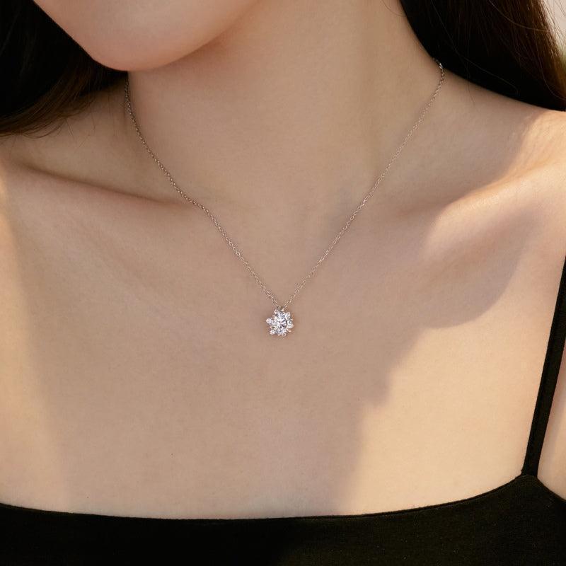 Colier din argint elegant cu piatra stralucitoare - Zoe – Design elegant de la Masiri.ro