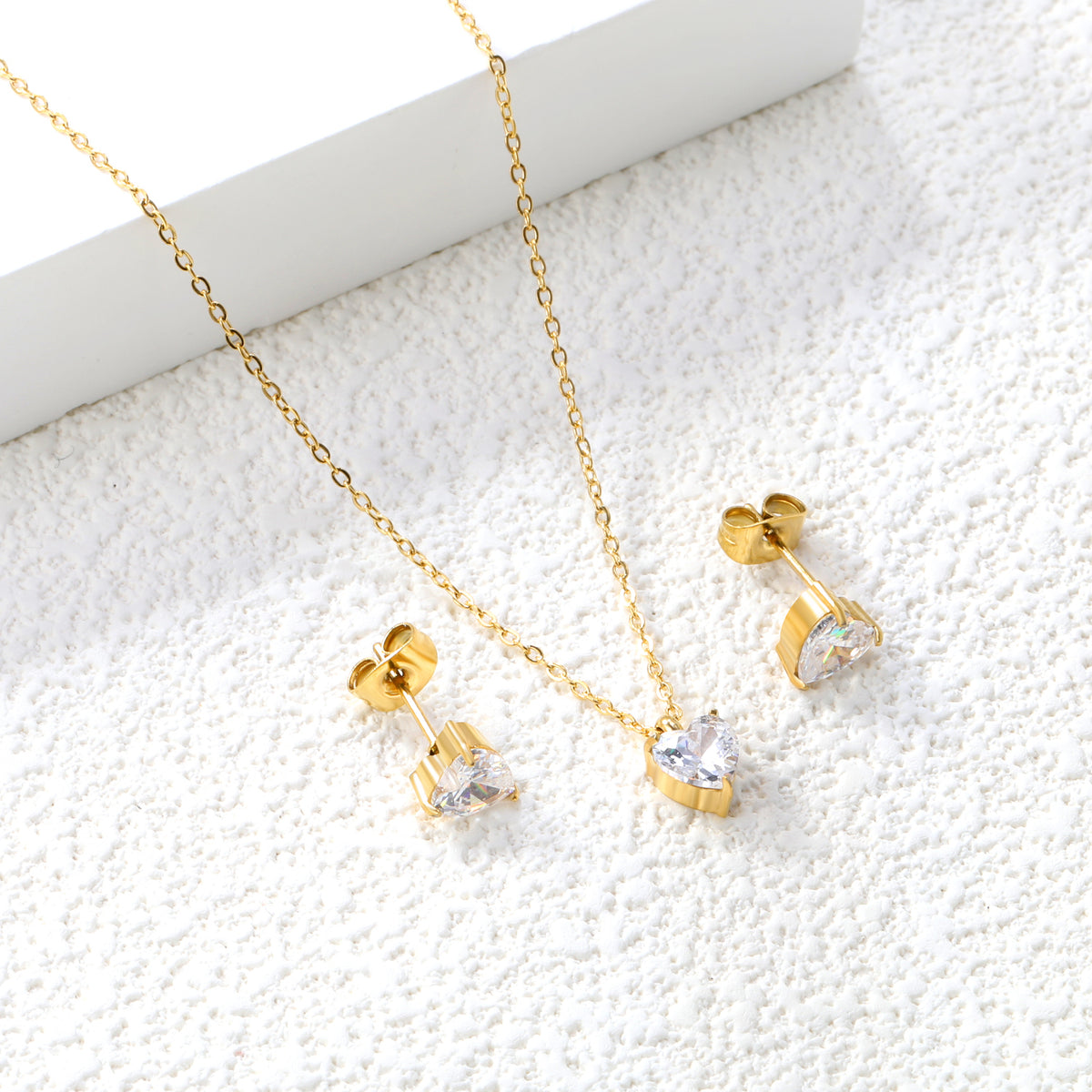 Set Cercei si Colier Gold White Heart 1