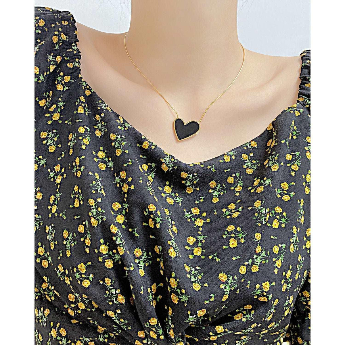 Colier Black Heart LSS06 – Design elegant de la Masiri.ro